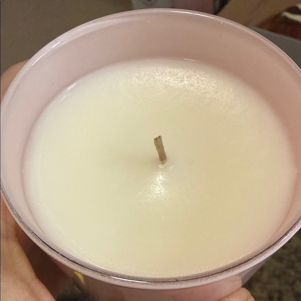 Parfums de Marly Delina Bougie Parfumée Scented Candle - Pink - Picture 10 of 10